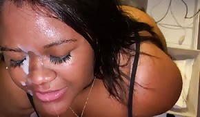Un déclencheur sur le visage d'une femme noire potelée