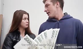 Sexe pour de l'argent avec une jolie fille tchèque